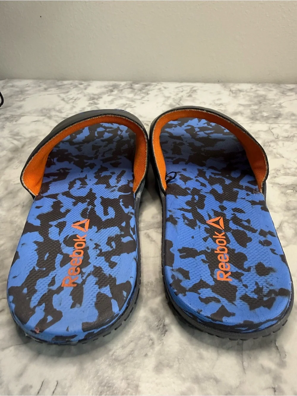 Reebok pervade dual